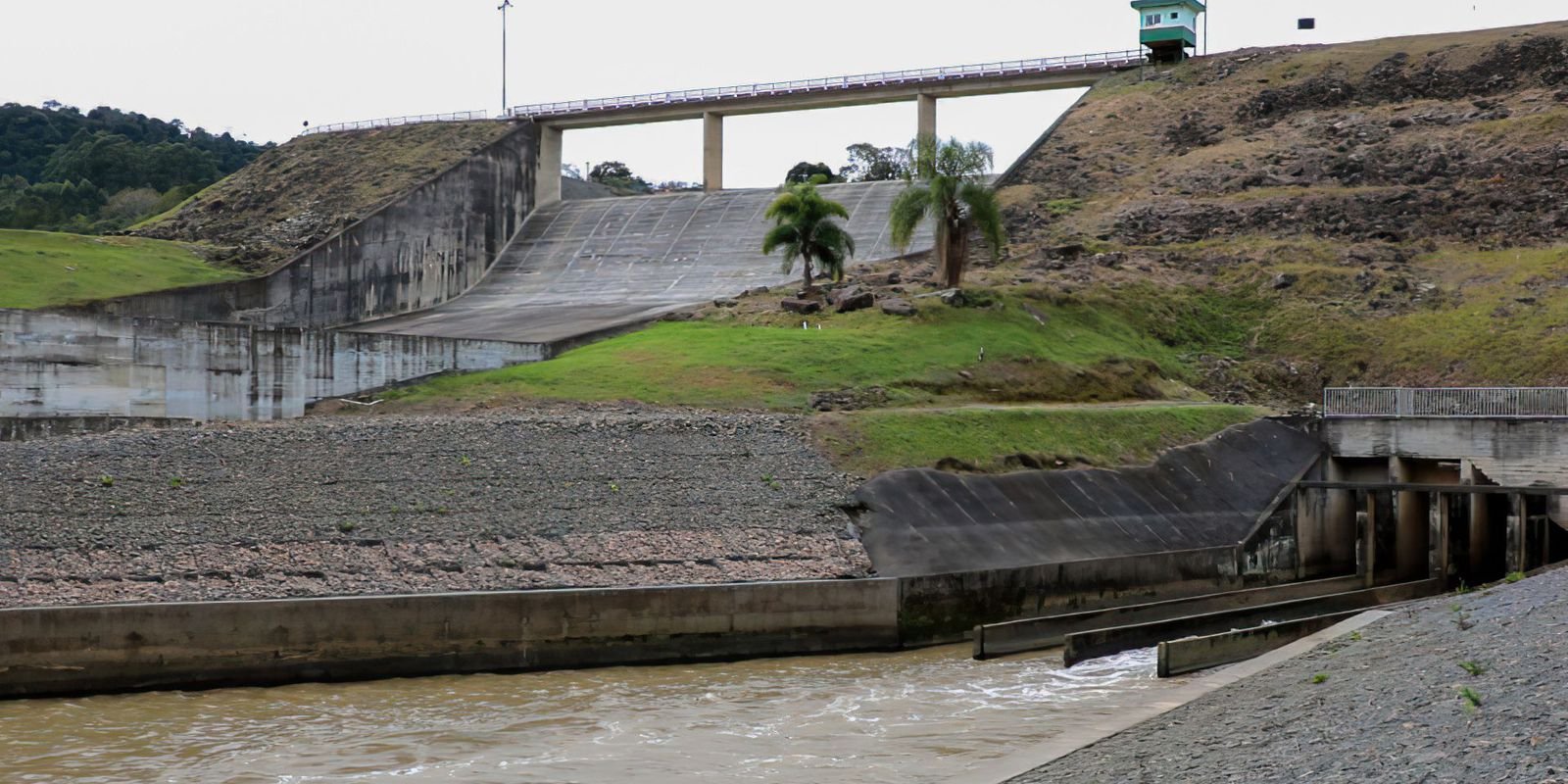 governador-de-sc-determina-abertura-de-comportas-de-barragens