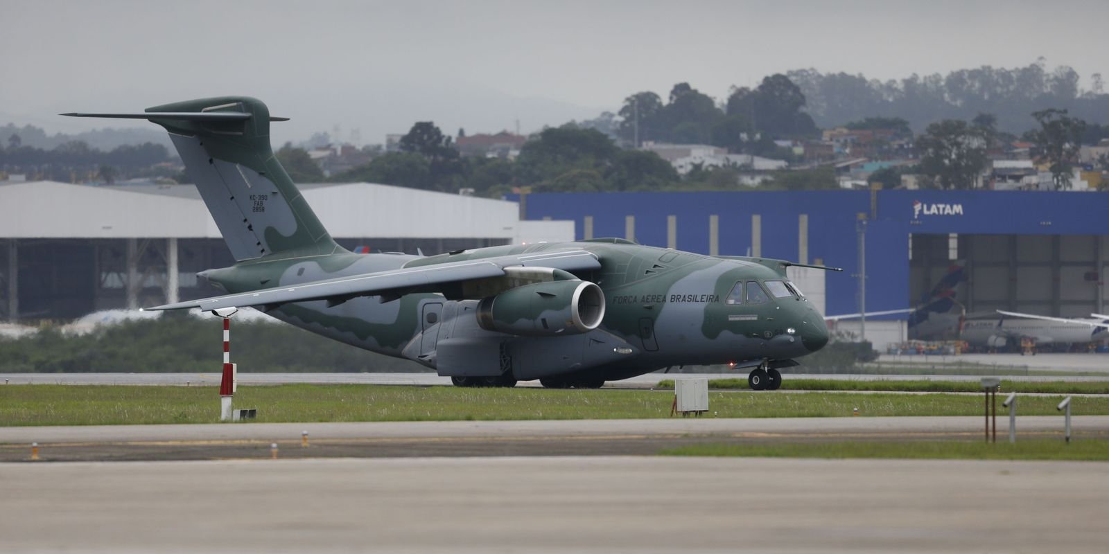quinta-aeronave-da-fab-parte-de-israel-com-215-brasileiros