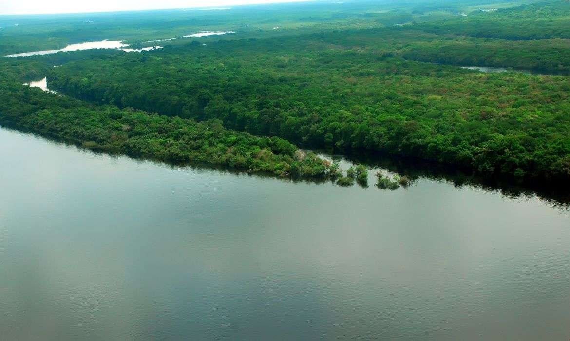 rios-do-amazonas-seguem-com-niveis-baixissimos-devido-a-seca