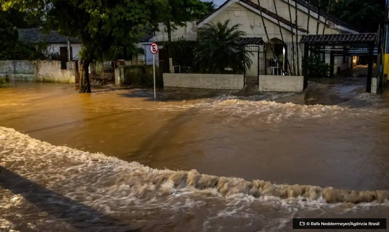 chuvas-e-alagamentos-voltam-a-preocupar-moradores-de-porto-alegre